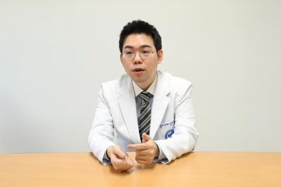 친구들과 걷는데 나만 숨차서 뒤처진다면… 폐 기능 검사 받아보세요